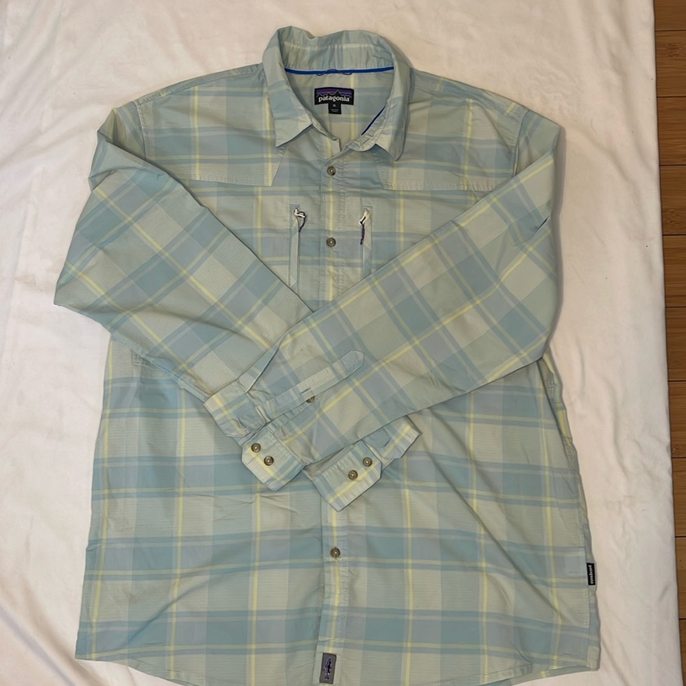 Mens Patagonia Long Sleeve Sun Stretch Plaid Button Down Shirt, XL, Light Blue